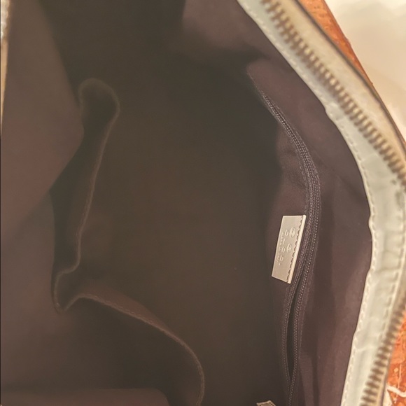 GUCCI top handle- Authentic and barely used. This bag is in great condition. - Picture 4 of 8